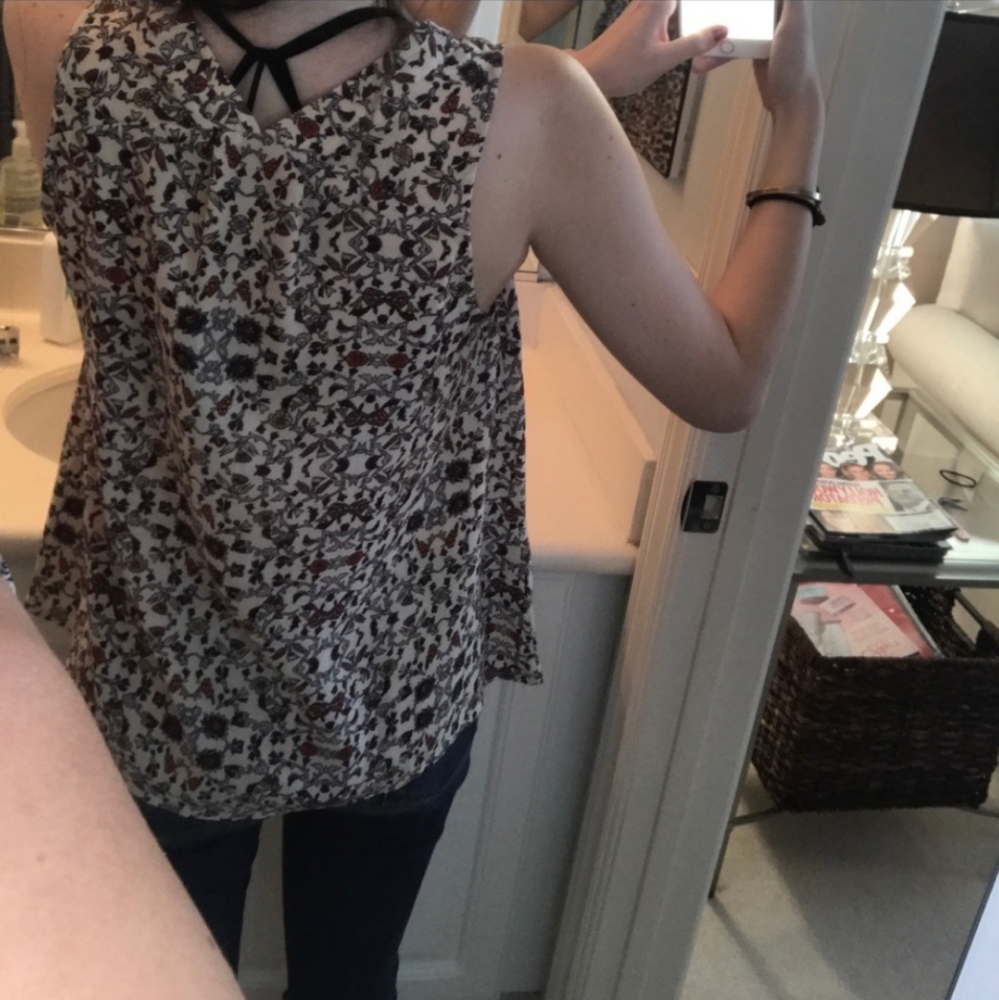 Pretty top - Picture 3 of 3